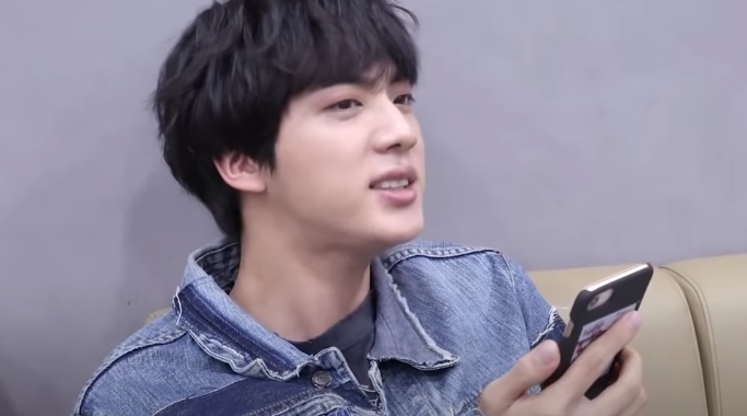 BTSジンが自分の「ダンスが下手？」について率直な意見を述べる！