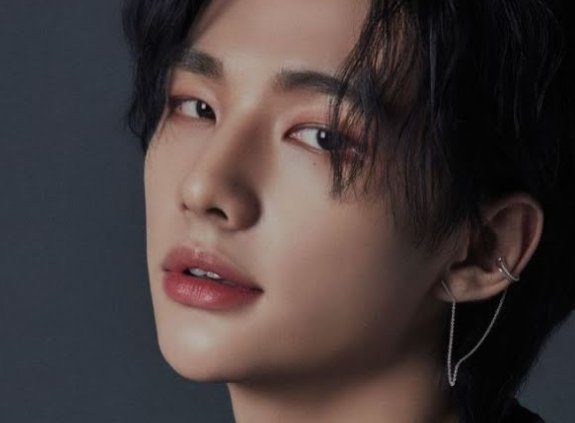 StrayKidsストレイキッズのヒョンジンは学校のいじめの告発を受けて初演を欠席