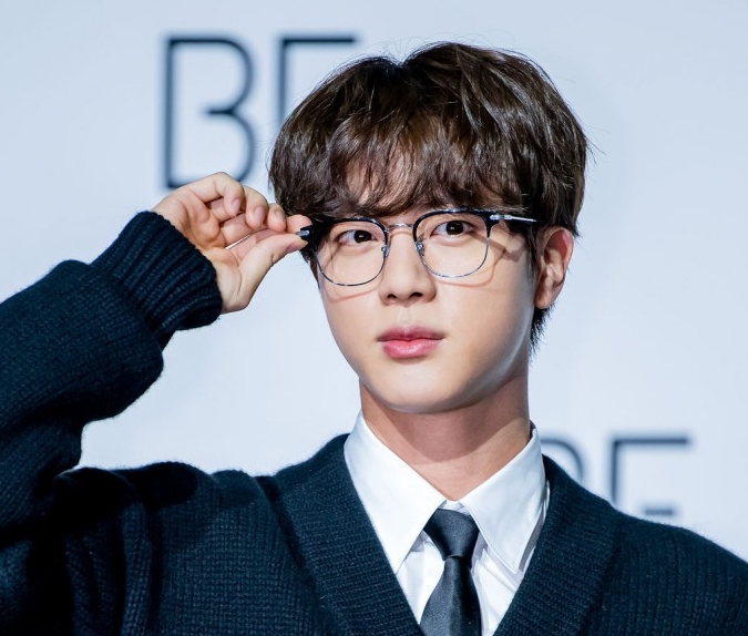BTSのジンは最高の美を持つ、ギリシャ神ゼウスの比率と一致