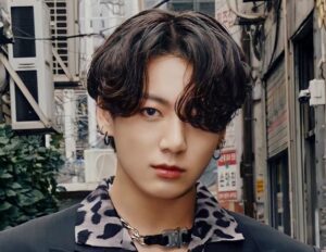 BTSコラボでLouis Vuittonジャケットが完売！ジョングクのファッション