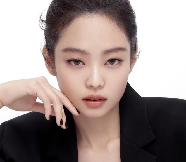 BLACKPINKのジェニーが美容クリニックで最も人気のあると整形外科医が話す