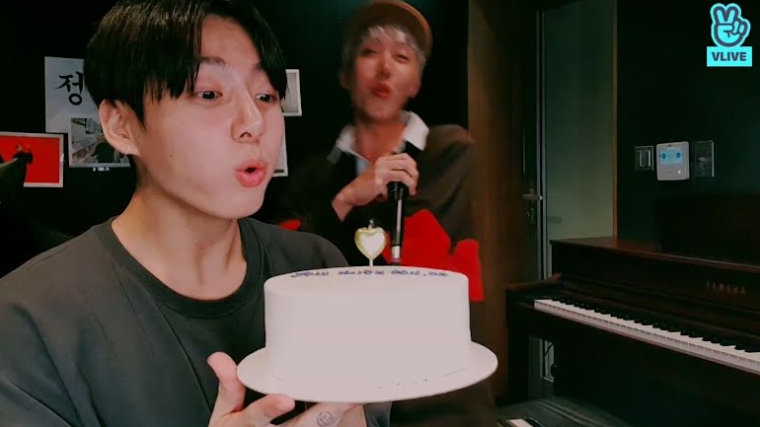 BTSジョングクの誕生日広告が即削除された!?「同性愛を促進する」ためと発表?