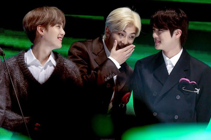 結婚してください、スガさん?BTSのRMが提案する、すべてのプロポーズを終わらせる方法